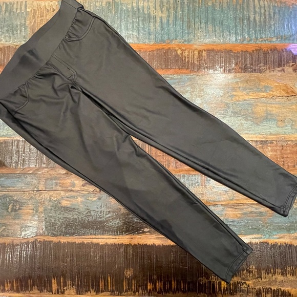 TORRID Full Length Signature Waist Faux Leather Pocket Legging NWOT - Picture 3 of 16